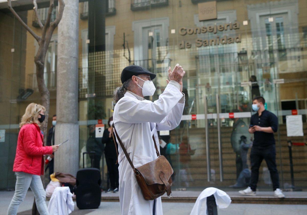 İspanya'da doktorlar son 1 yılda 15'inci kez eylem yaptı