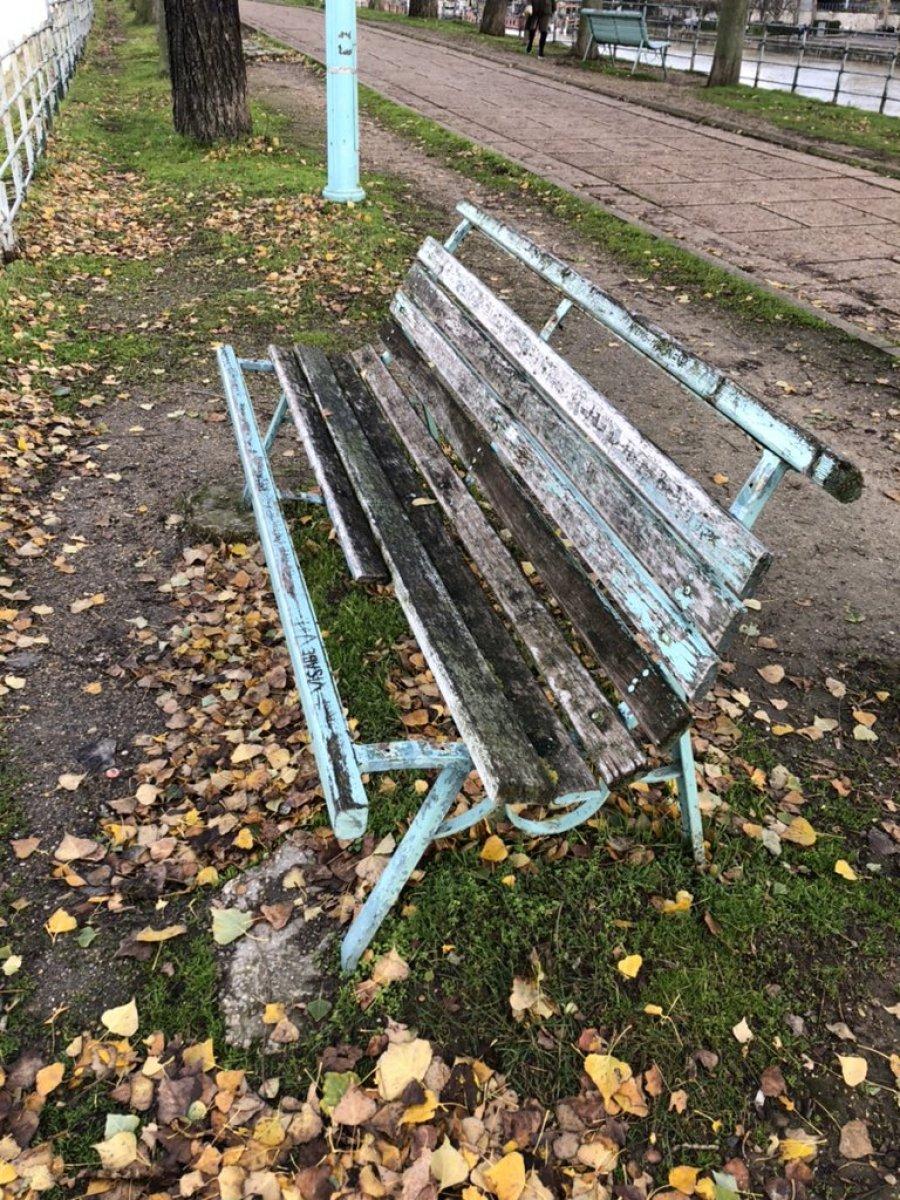 Paris sokakları çöplerle doldu