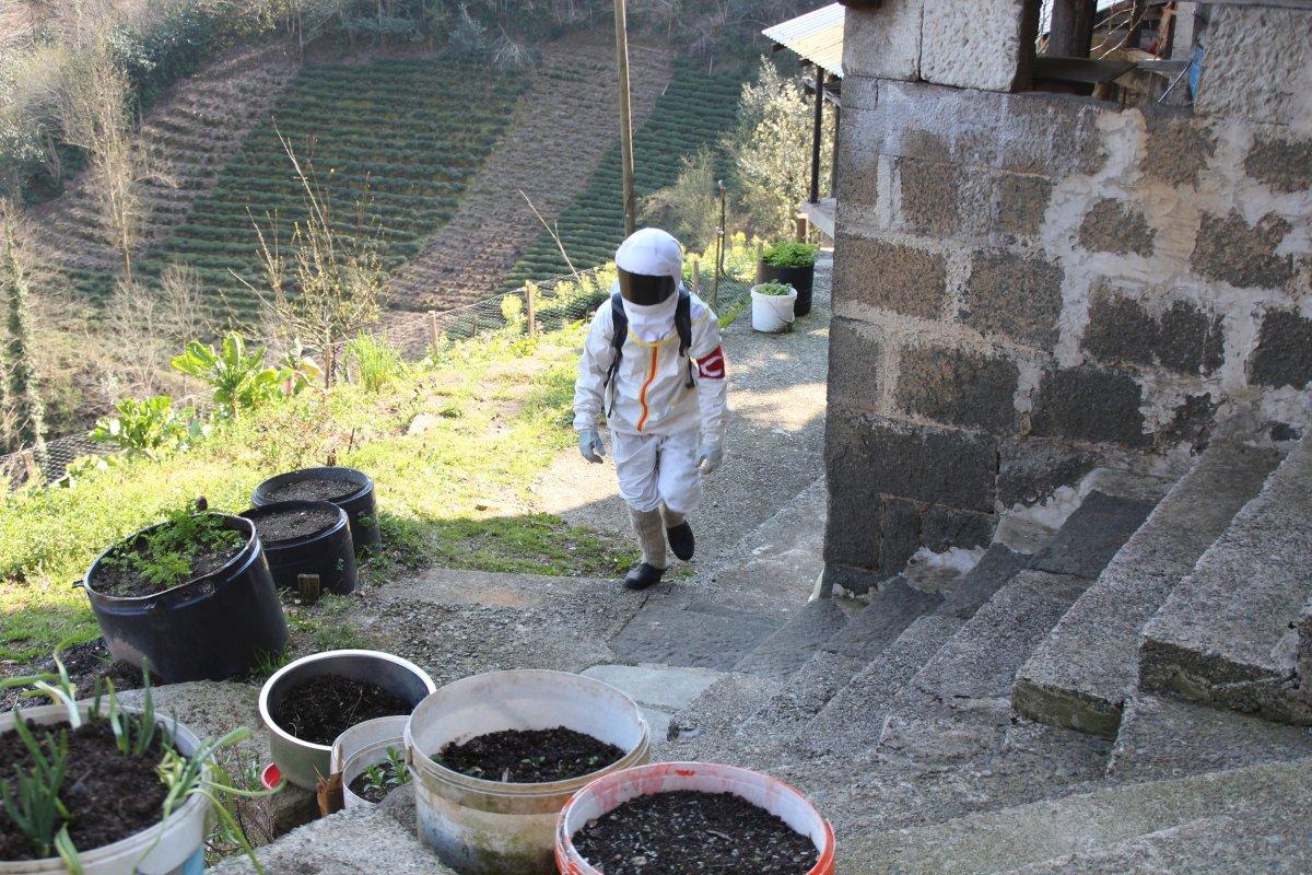 Rize’de 4 genç, kendilerini astronota benzeterek kısa videolar çekiyor