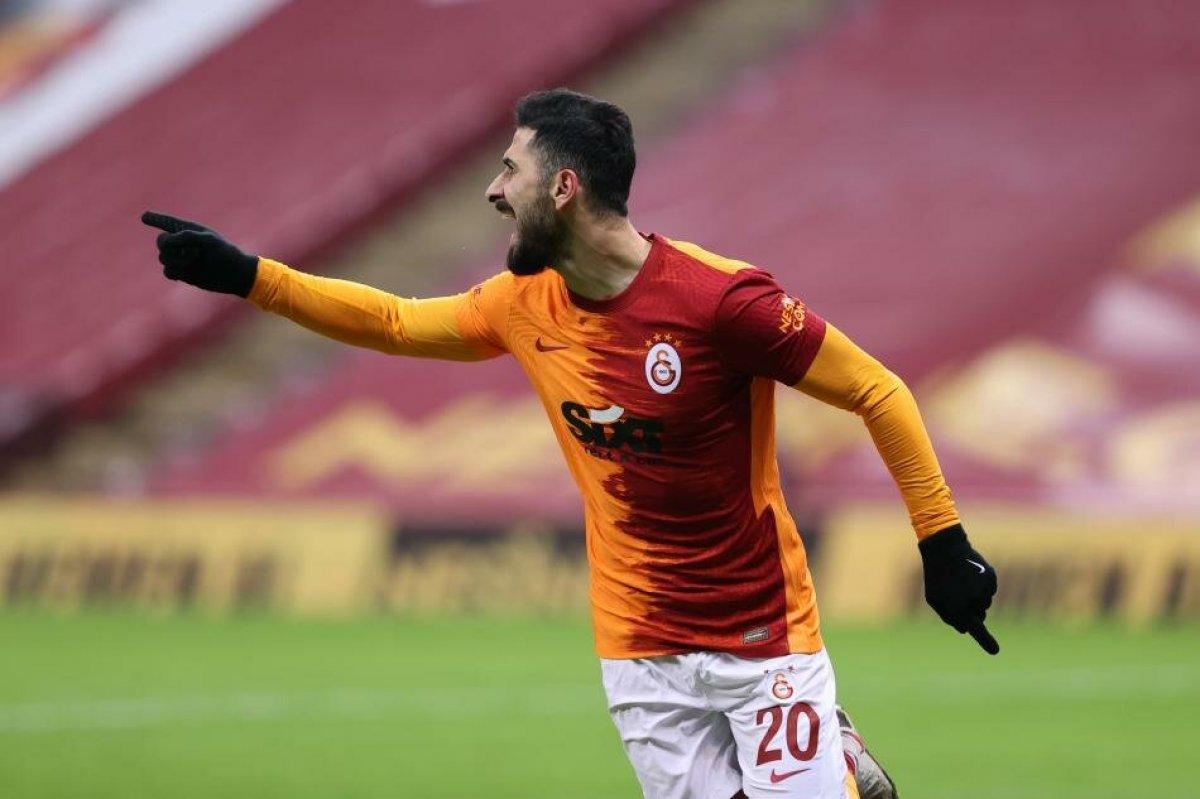 Emre Akbaba'dan yönetime imza parası talebi