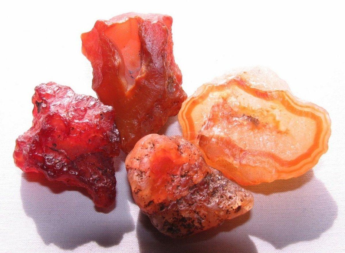 Akik taşı nedir, nerelerde bulunur? Akik taşının faydaları nelerdir, ne için kullanılır?