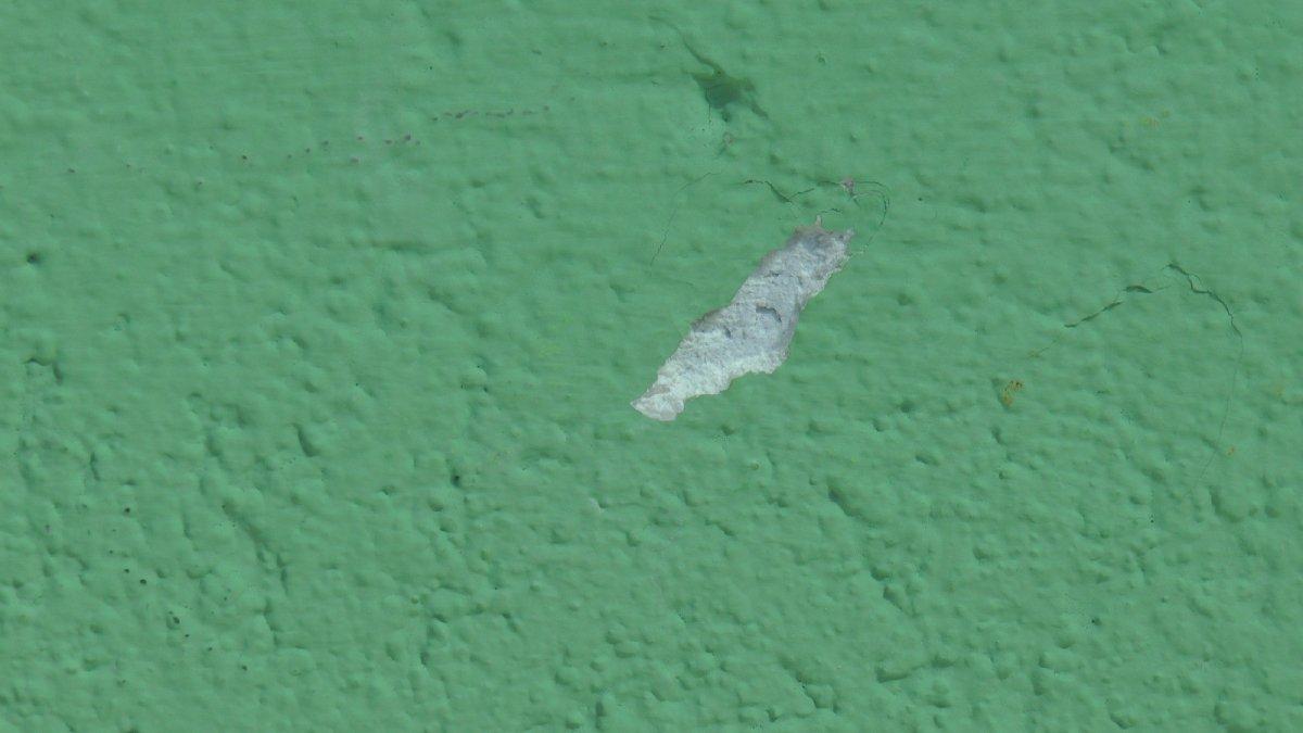 Pendik’te yorgun mermi eve isabet etti