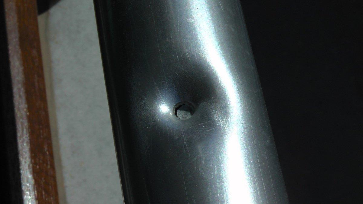 Pendik’te yorgun mermi eve isabet etti