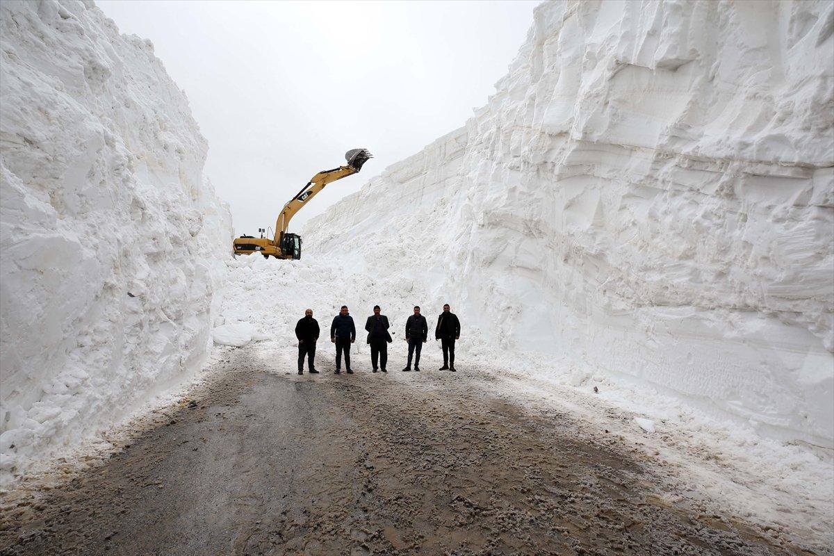 Muş’ta kar kalınlığı 15 metreyi geçti, köy yolu 1 haftada açılabildi
