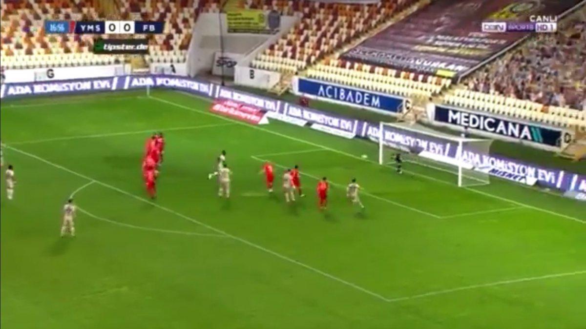 Valencia'dan şık frikik golü