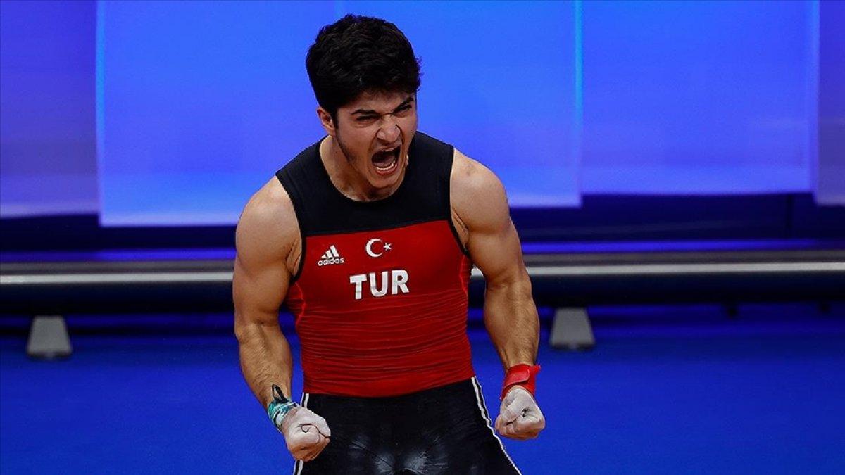 Cumhurbaşkanı Erdoğan'dan milli sporculara tebrik
