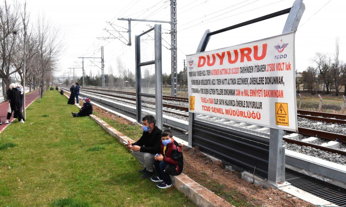 Sivas'ta market açılışında 'indirim' izdihamı