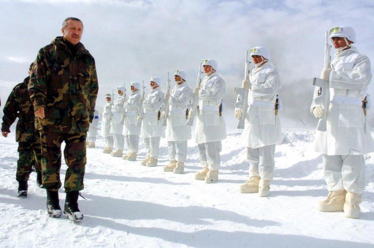 AK Parti, Cumhurbaşkanı Erdoğan'ın 2006 kış tatbikatındaki görüntülerini paylaştı