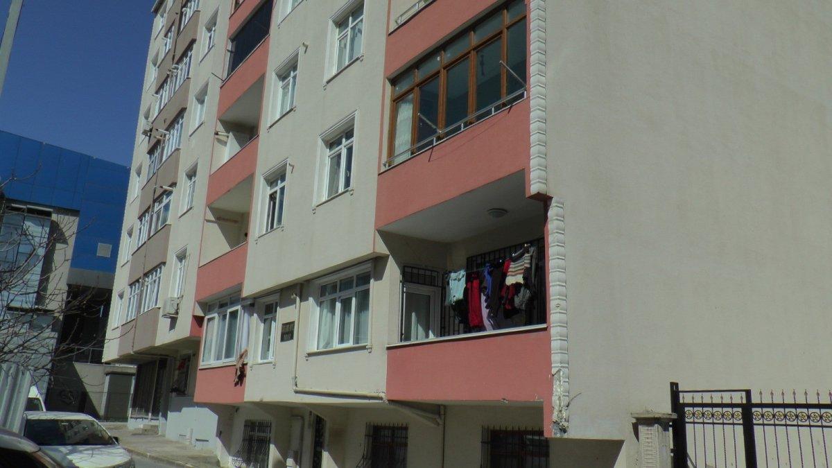 Pendik’te yorgun mermi eve isabet etti