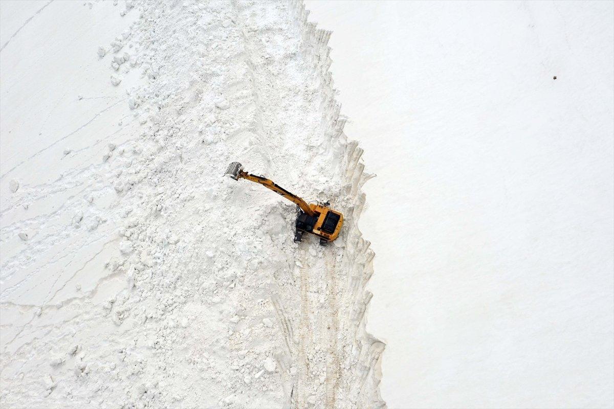 Muş’ta kar kalınlığı 15 metreyi geçti, köy yolu 1 haftada açılabildi