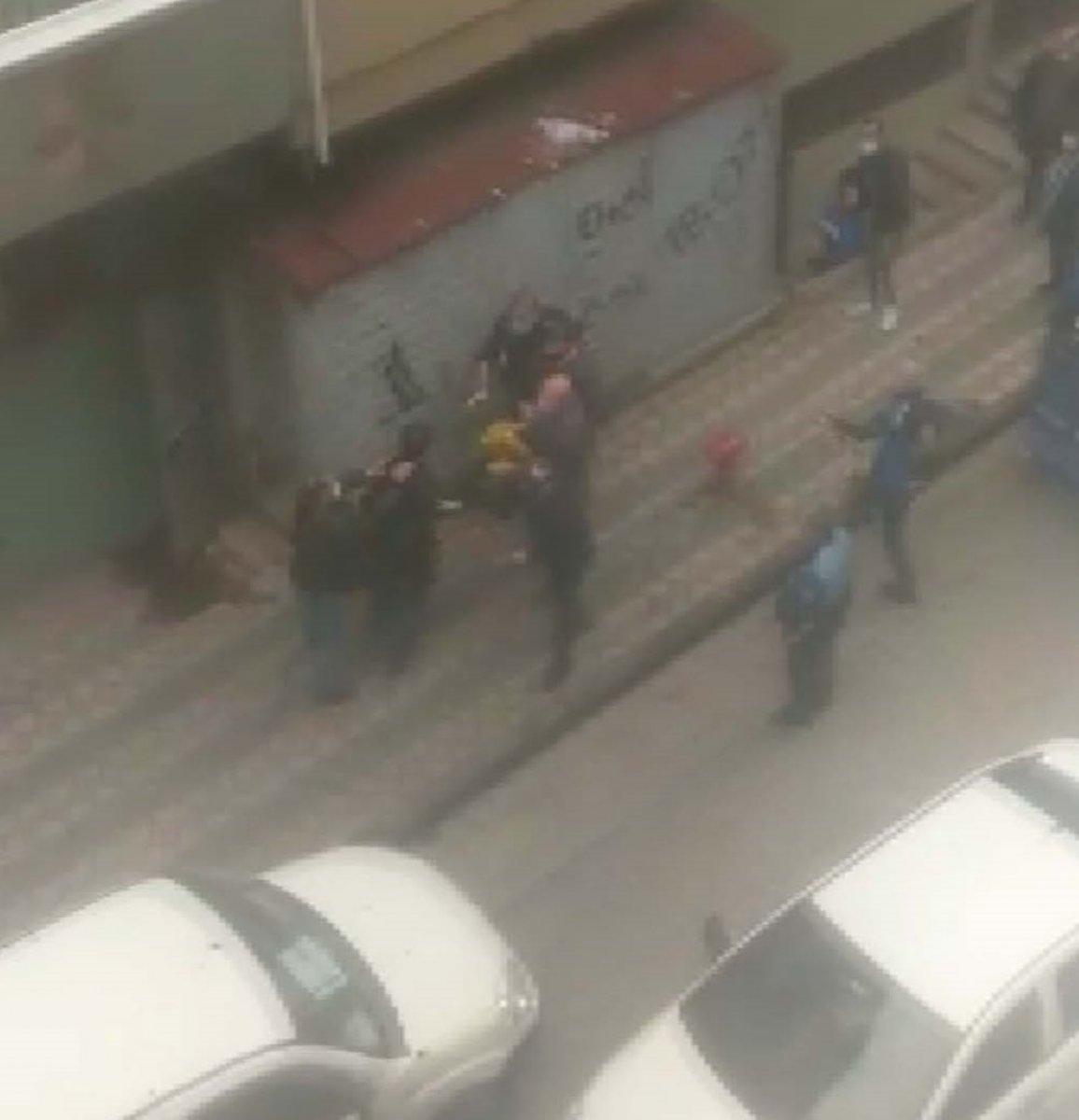 Sultangazi'de iş yerindeki pitbullar mahalleliyi ayağa kaldırdı