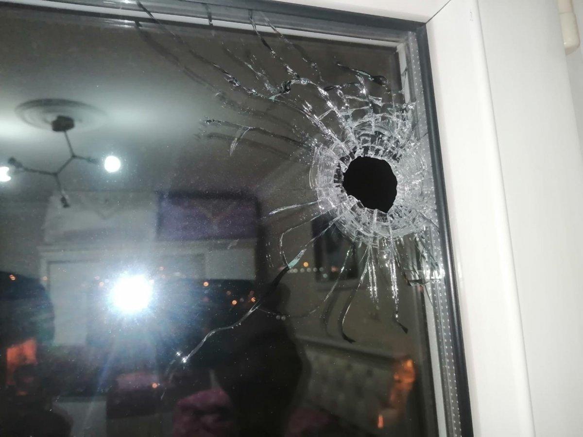 Kağıthane'de açılan rastgele ateş, bir evi talan etti