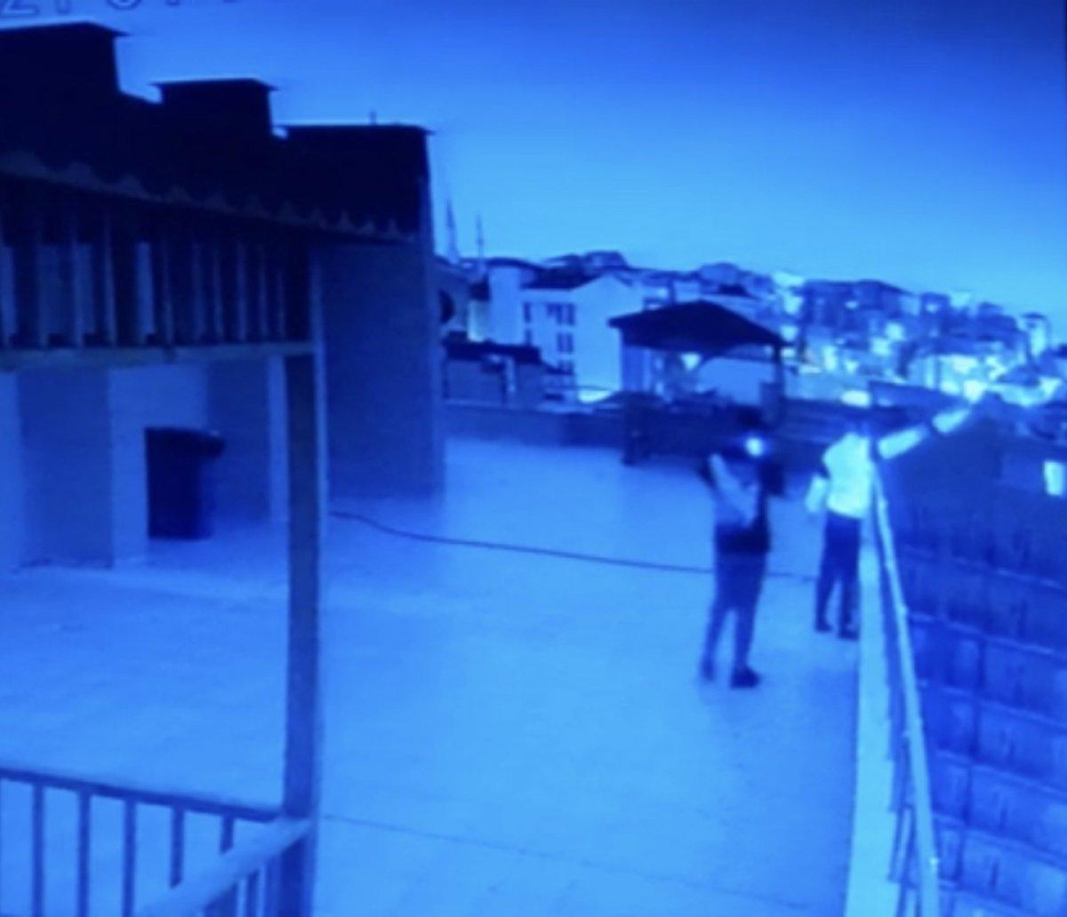 Kağıthane'de açılan rastgele ateş, bir evi talan etti