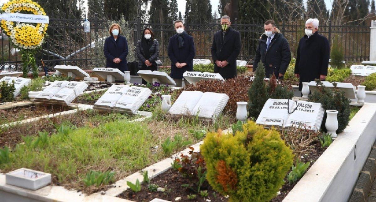 Can Bartu, kabri başında anıldı