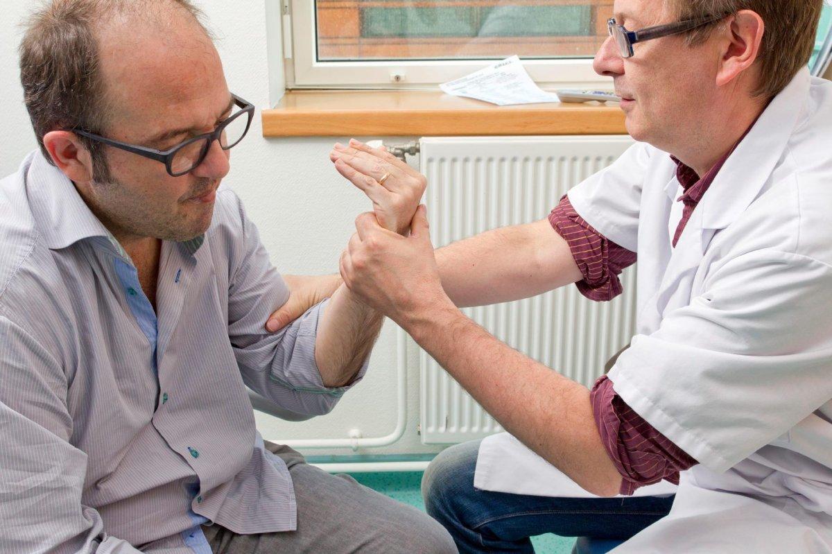 Ellerde sürekli uyuşmanın 13 nedeni