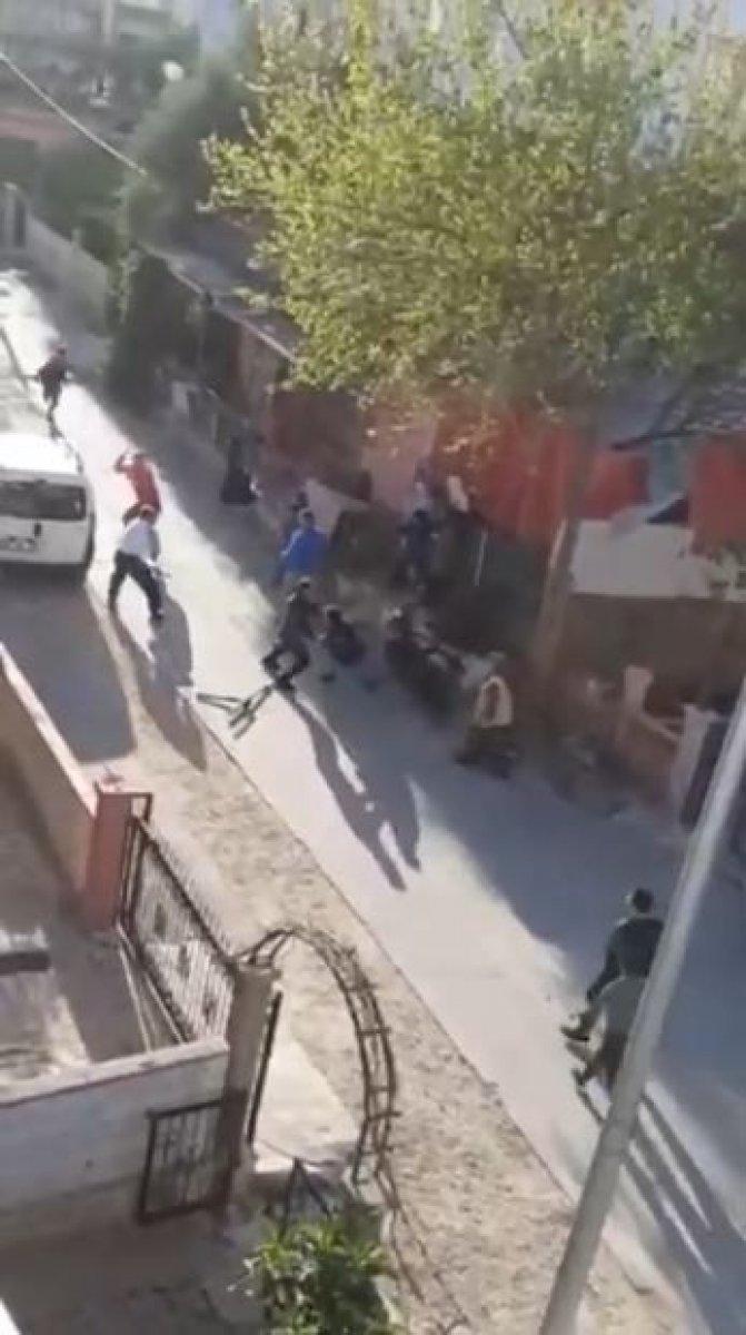 Antalya’da komşuların taşlı sopalı kavgası