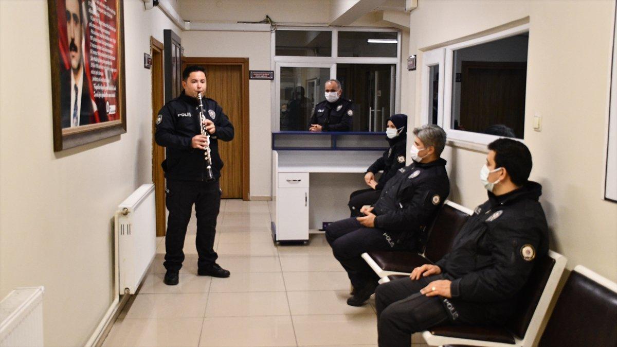 Sivas'ta polis memuru, klarnetiyle gönüllere dokunuyor