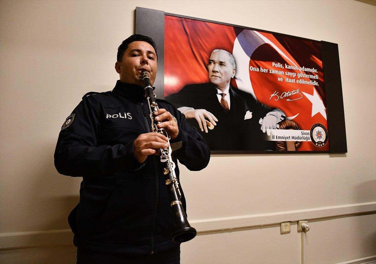 Sivas'ta polis memuru, klarnetiyle gönüllere dokunuyor