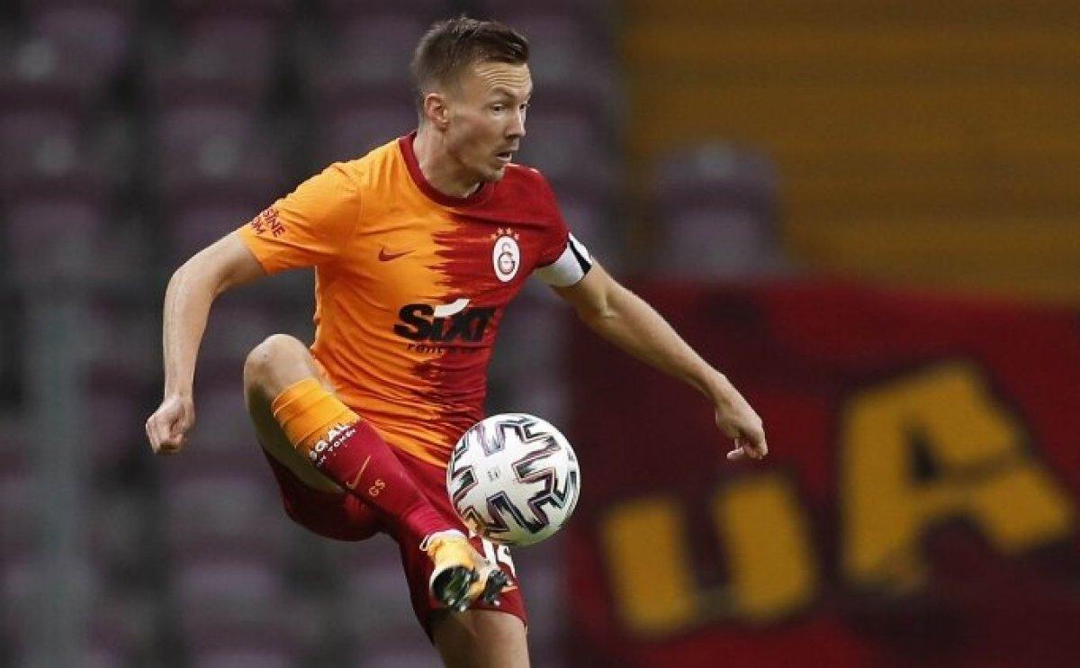 Galatasaray, yeni sezonda 10 oyuncuyla yolları ayırmayı planlıyor