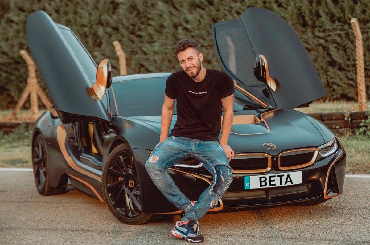 Enes Batur'un doğum günü partisine polis baskını