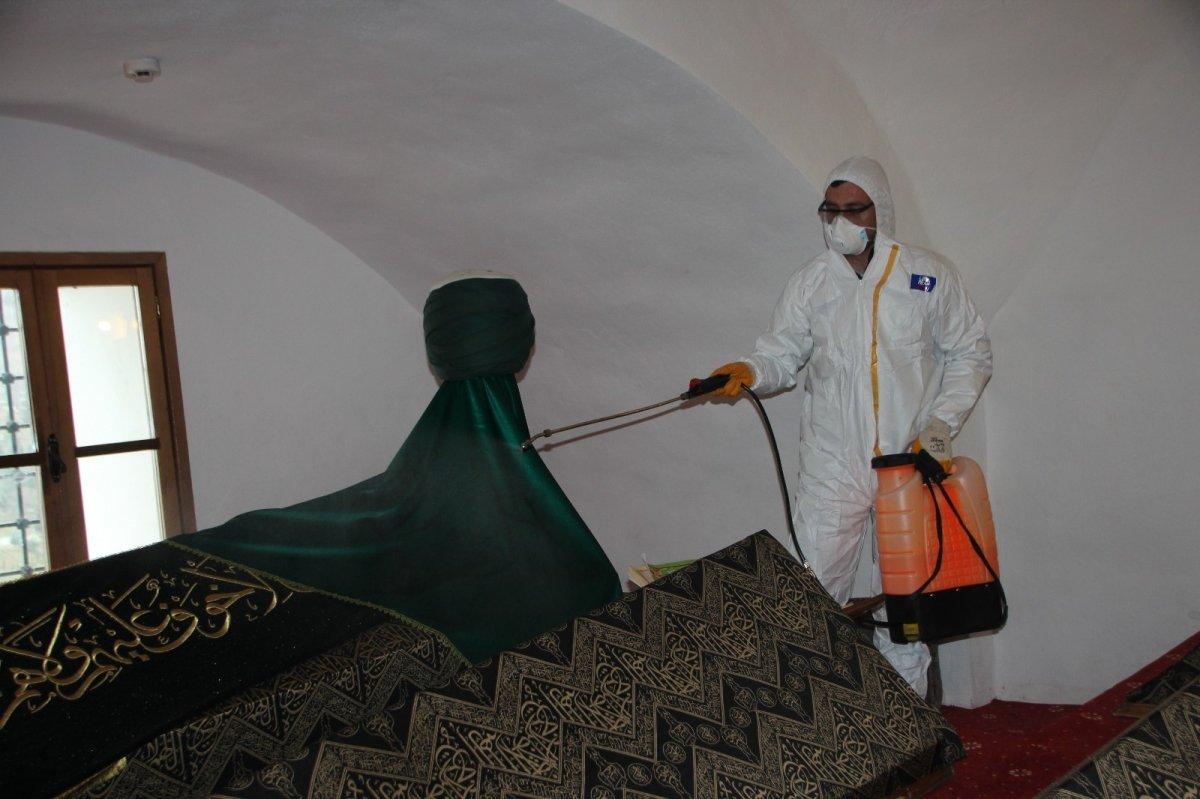 Türbeler Ramazan'da ziyarete açık olacak