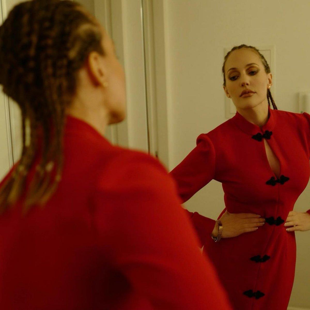 Meryem Uzerli evden çıkmıyor