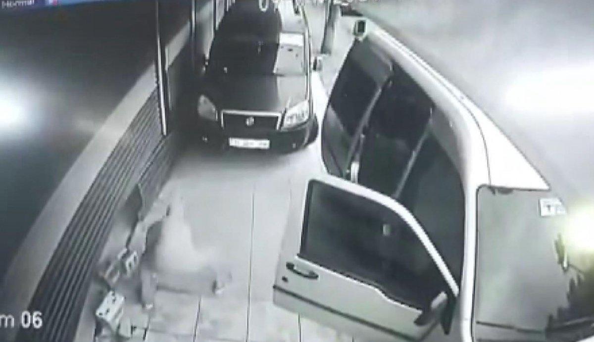 Güngören'de yedek parça dükkanına girip akü çaldılar