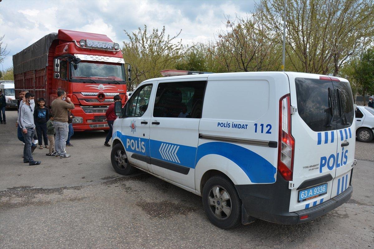 Şanlıurfa'da 4 kişinin bulunduğu motosiklet kaza yaptı