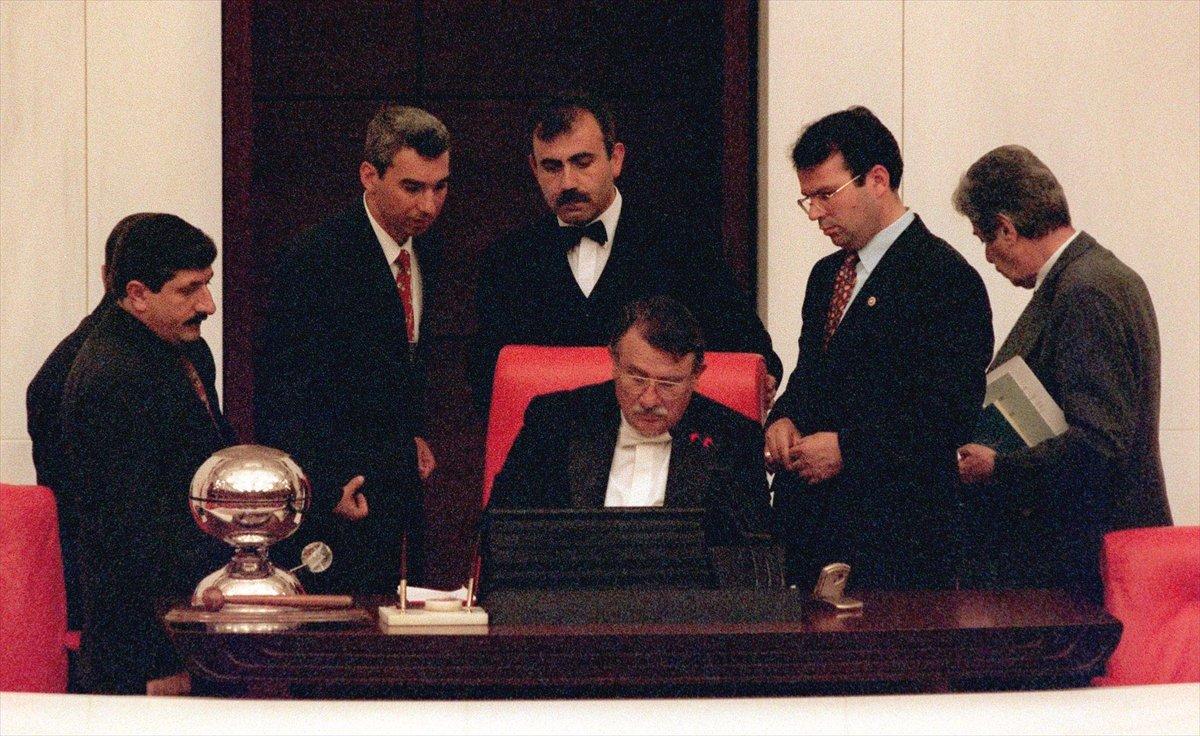 Eski Başbakanlardan Yıldırım Akbulut, hayatını kaybetti