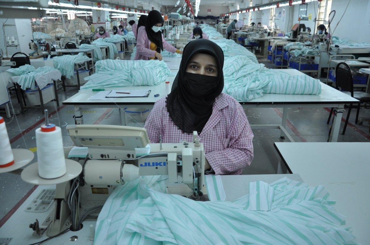 Kütahya, Simav'da tekstil atölyesinde üretim yapılıyor