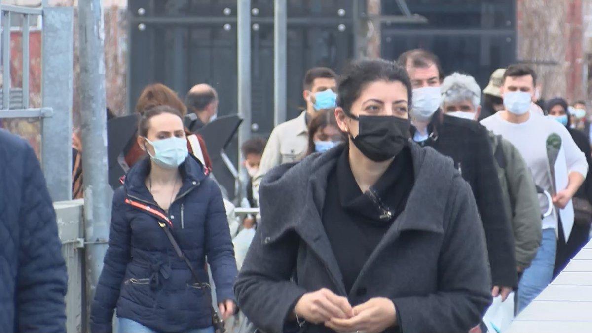 İstanbul’da metrobüs duraklarında dikkat çeken yoğunluk
