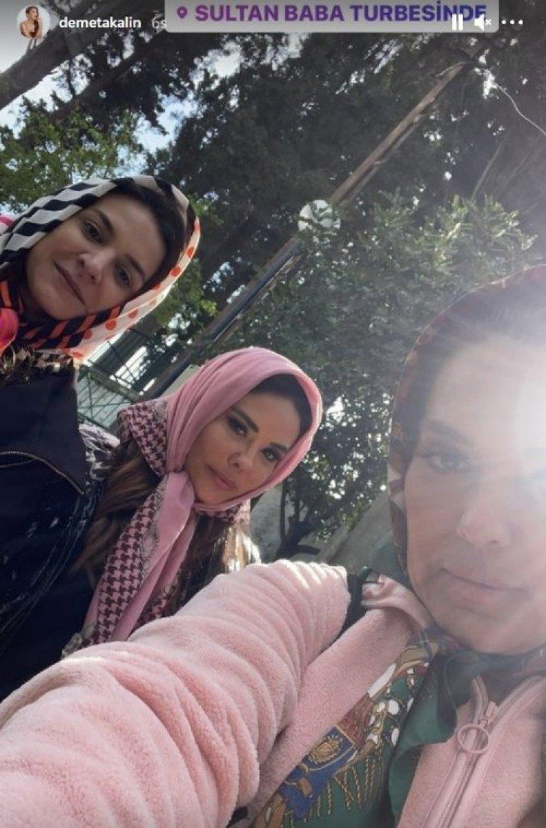 Demet Akalın'ın türbe ziyareti