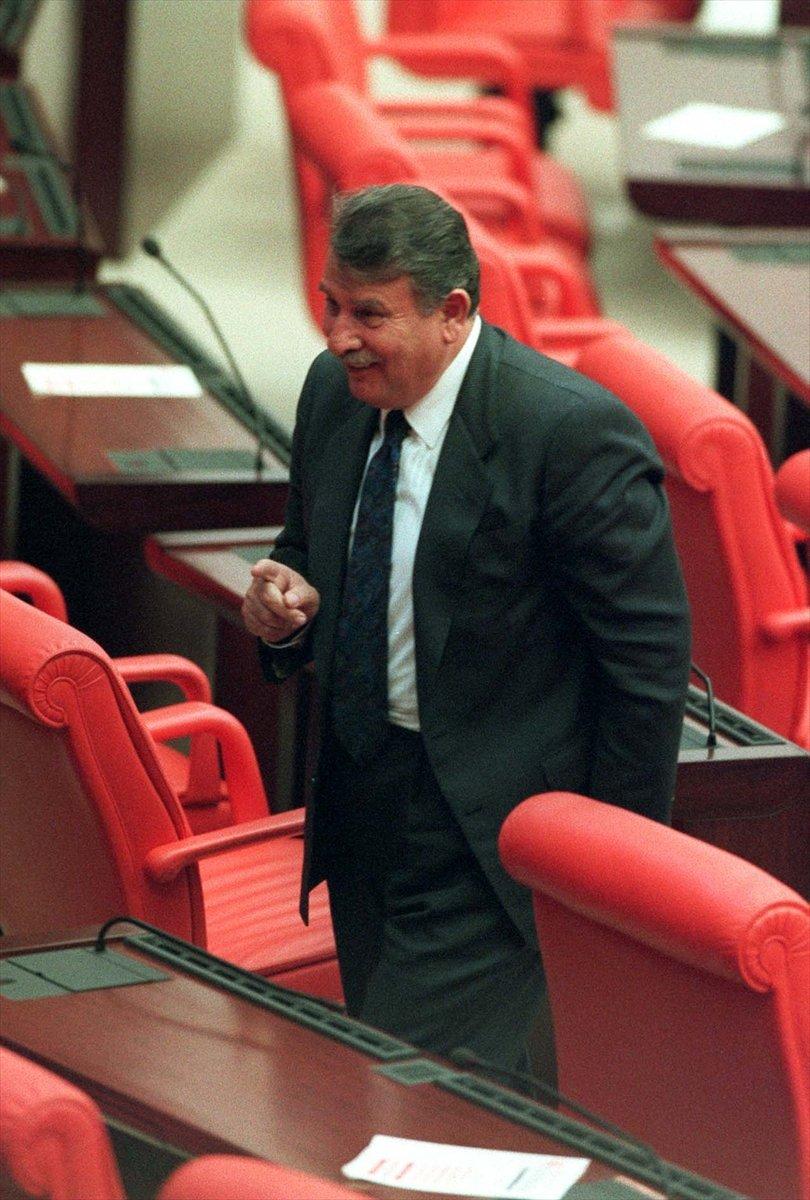 Eski Başbakanlardan Yıldırım Akbulut, hayatını kaybetti