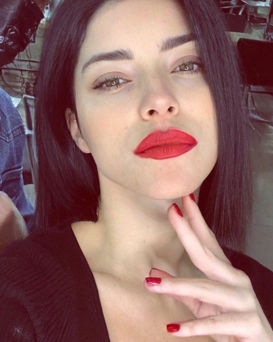 Merve Boluğur: Erkekte tutkuya bakarım