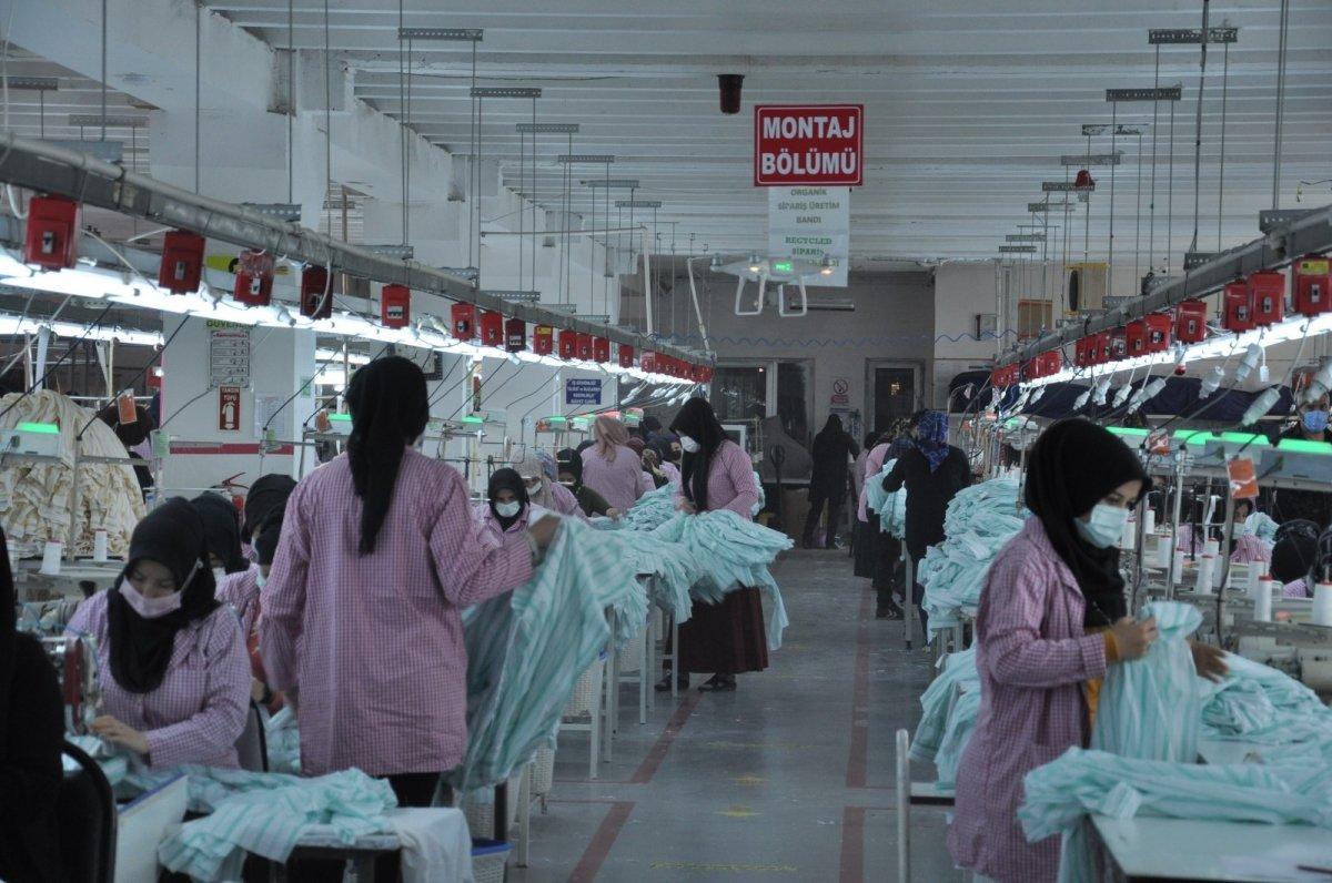 Kütahya, Simav'da tekstil atölyesinde üretim yapılıyor