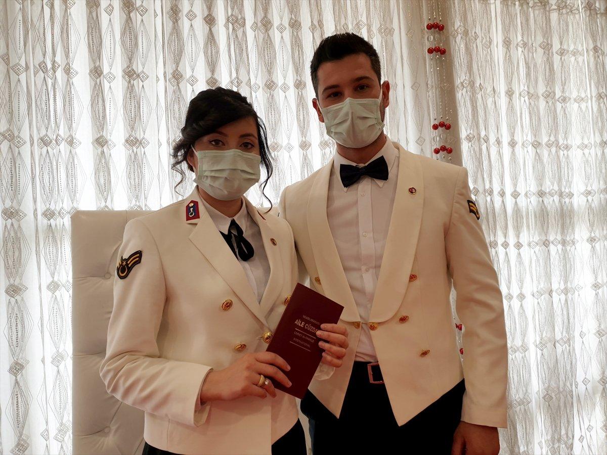 asker çift üniforma nikah