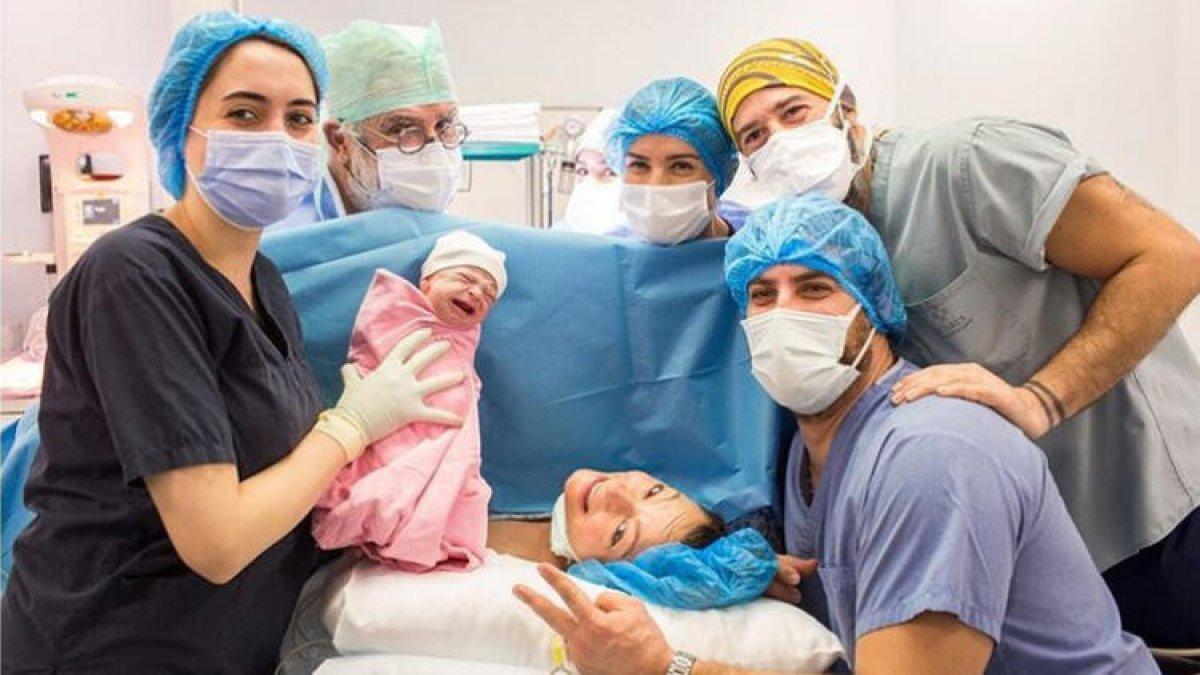 Özge Özder, doğumdan fotoğraf paylaştı