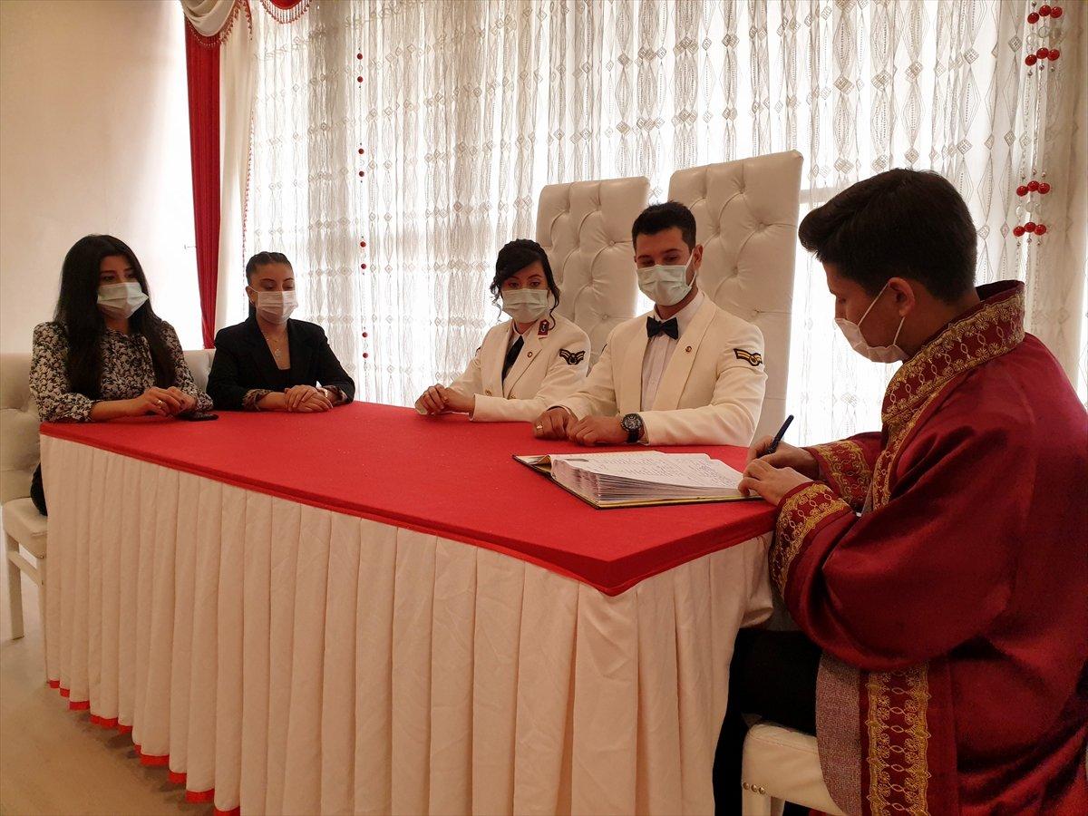 asker çift üniforma nikah