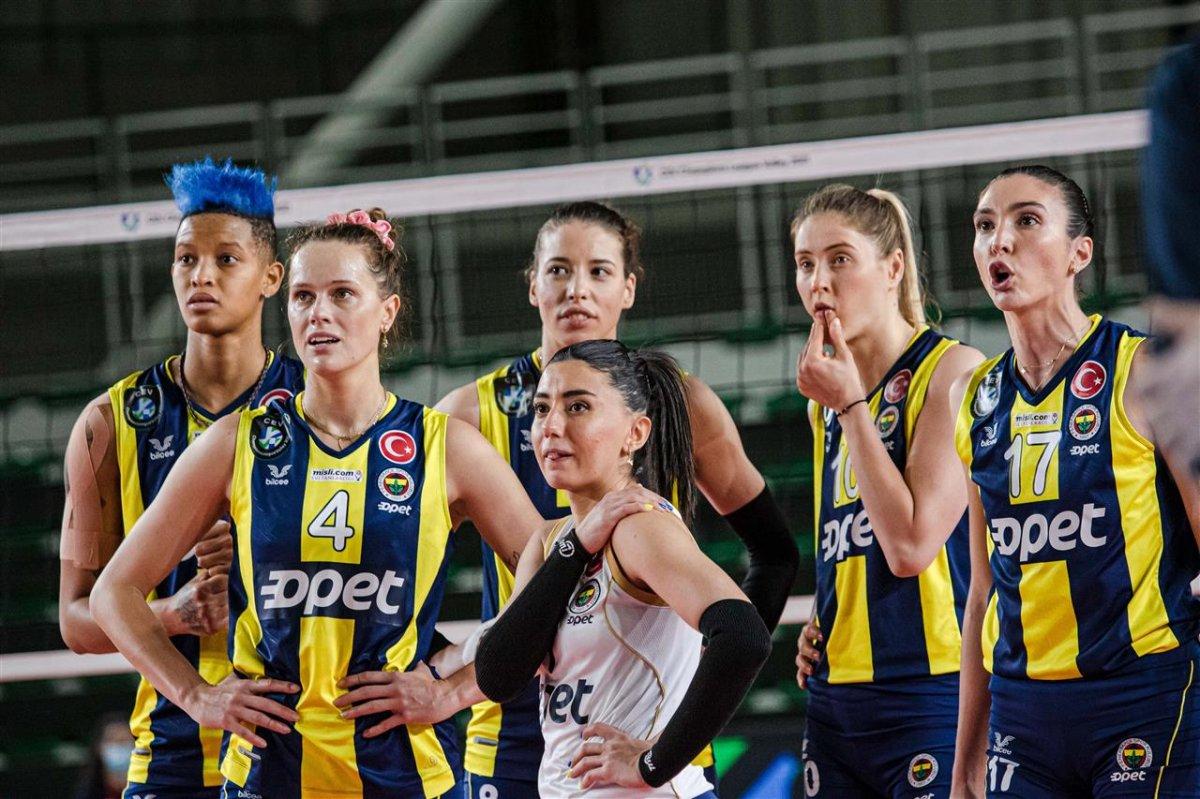 Fenerbahçe Kadın Voleybol Takımı maça çıkmama kararı aldı
