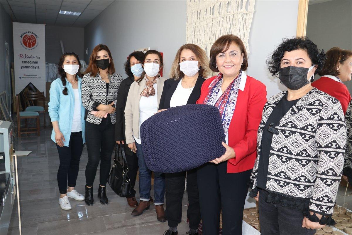 Çukurovalı kadınlar İtalya'ya minder ördü