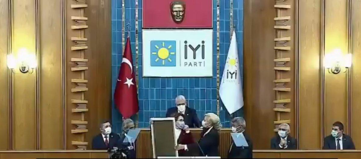 Meral Akşener'in emekli polis tiyatrosunda zor anları