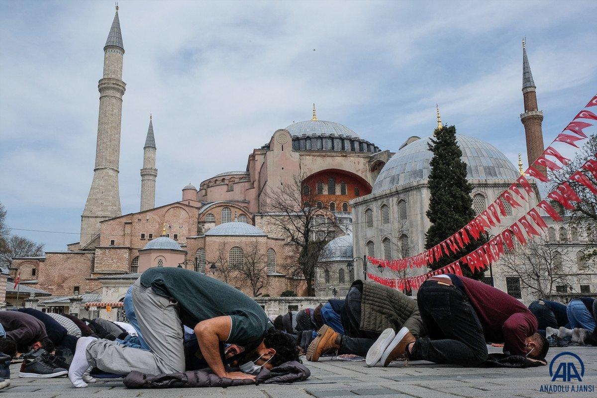 Ayasofya Camii'nde Ramazan-ı Şerif'in ilk cuması kılındı
