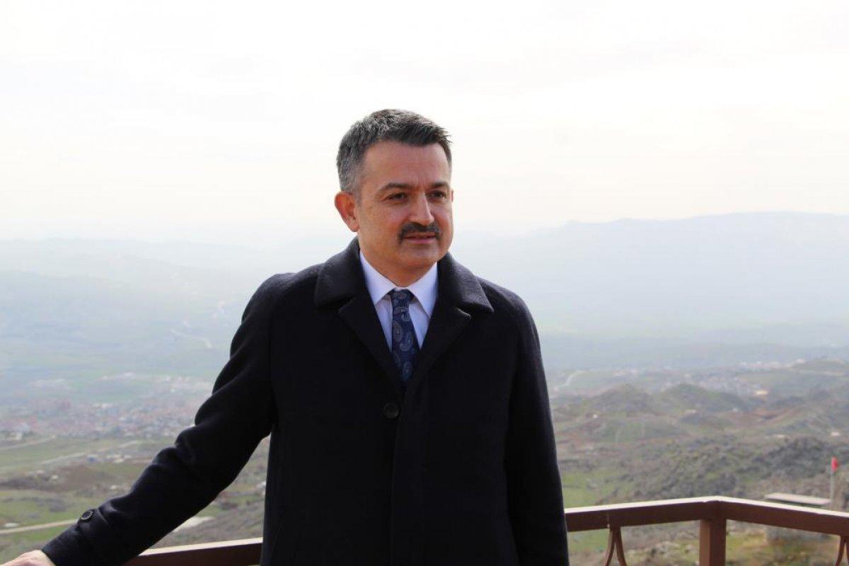 Bakan Bekir Pakdemirli'nin uçağı havada arızalandı