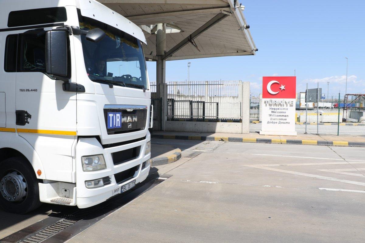 Kapıkule’de tüm zamanların rekoru kırıldı: 24 saatte tam bin 438 tır