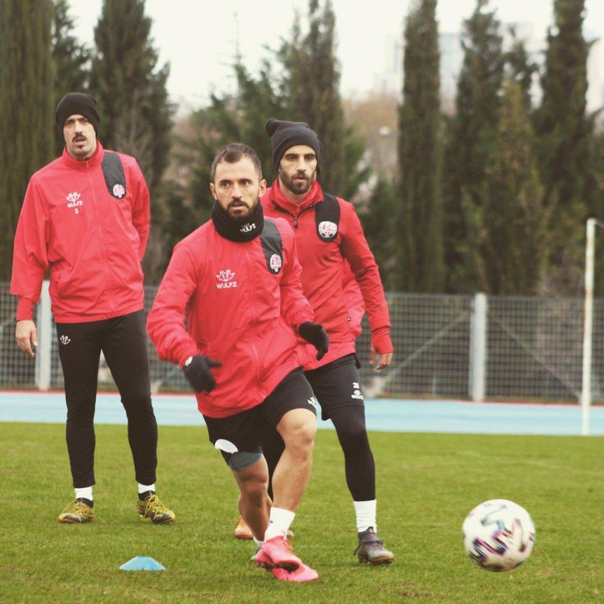 Emre Çolak, Fatih Karagümrük'le yollarını ayırdığını açıkladı