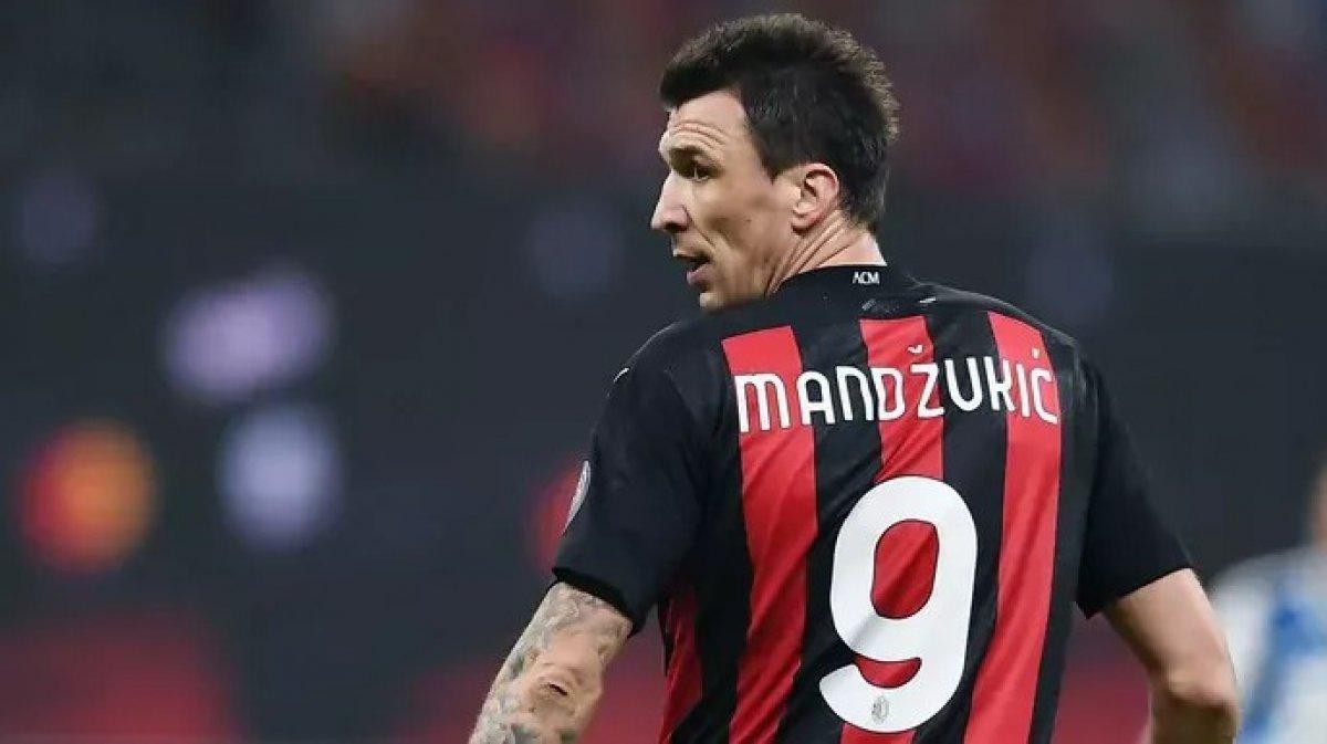 Mandzukic, oynamadığı ayın ücretini kulübe iade etti