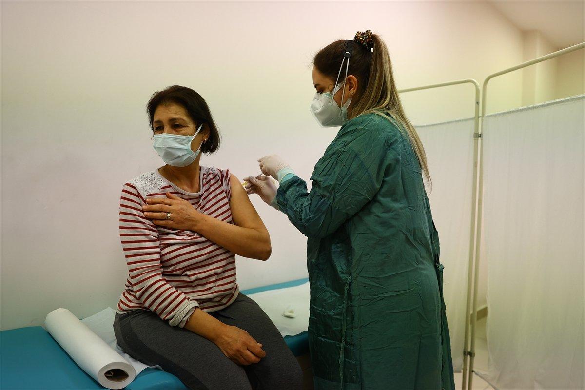 İftar sonrası aşılama çalışmaları yurt genelinde devam ediyor