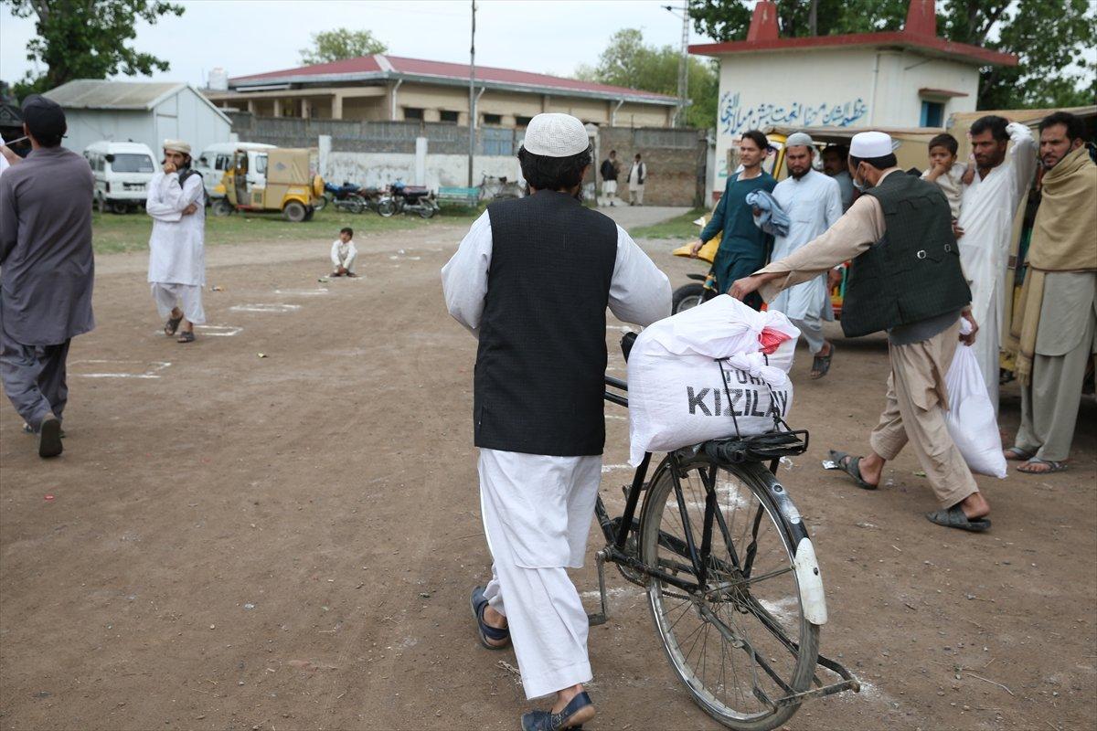 Türk Kızılay, Pakistan’da Türkmen ailelere yardım dağıttı