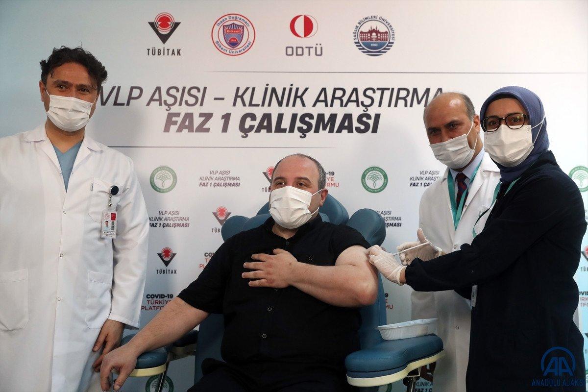 Mustafa Varank yerli aşı için gönüllü oldu