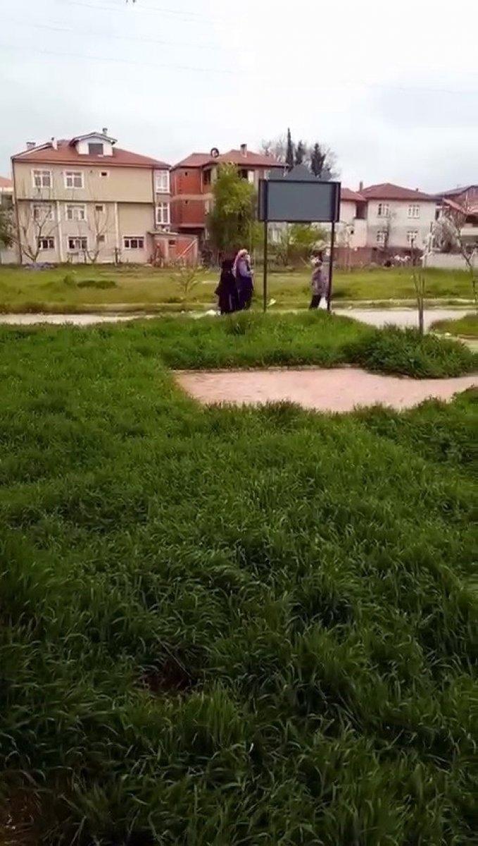 Sakarya’da yüksek sesle ilahi söyleyerek dilendiler